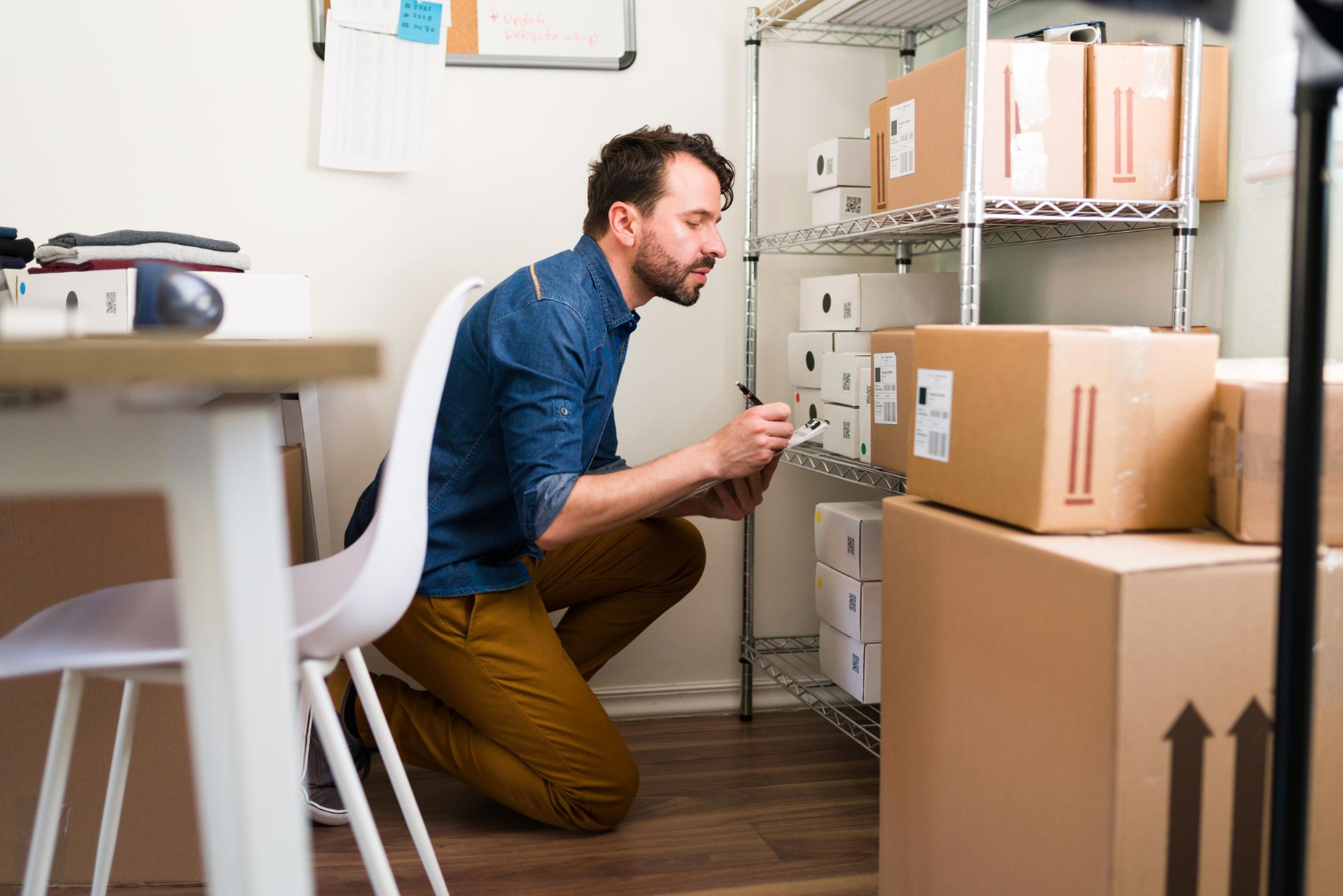 Trasteros para inmobiliarias en Valencia: almacena cartelería y mobiliario